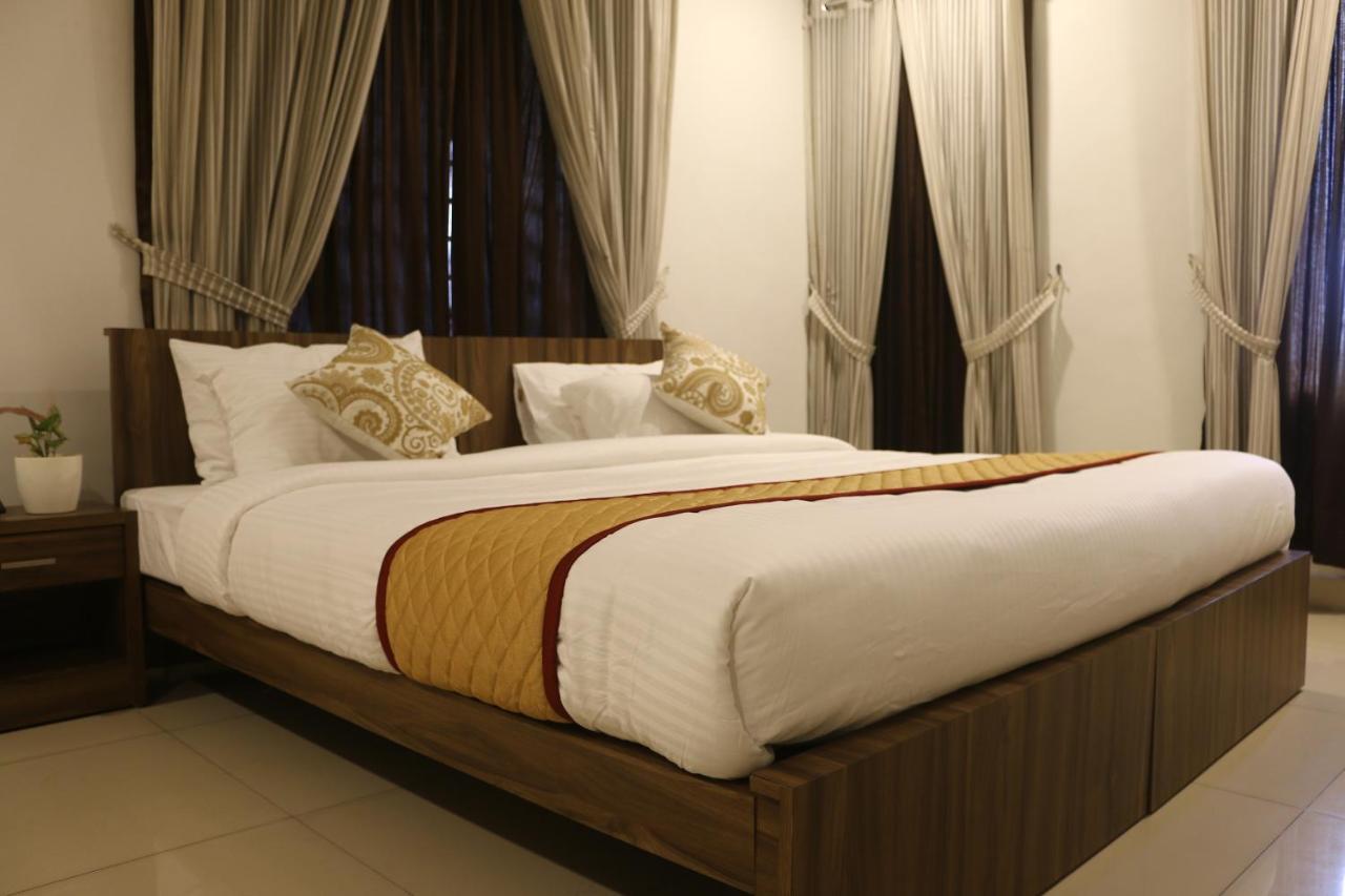 The Rubis Hotel Kottakkal Bagian luar foto