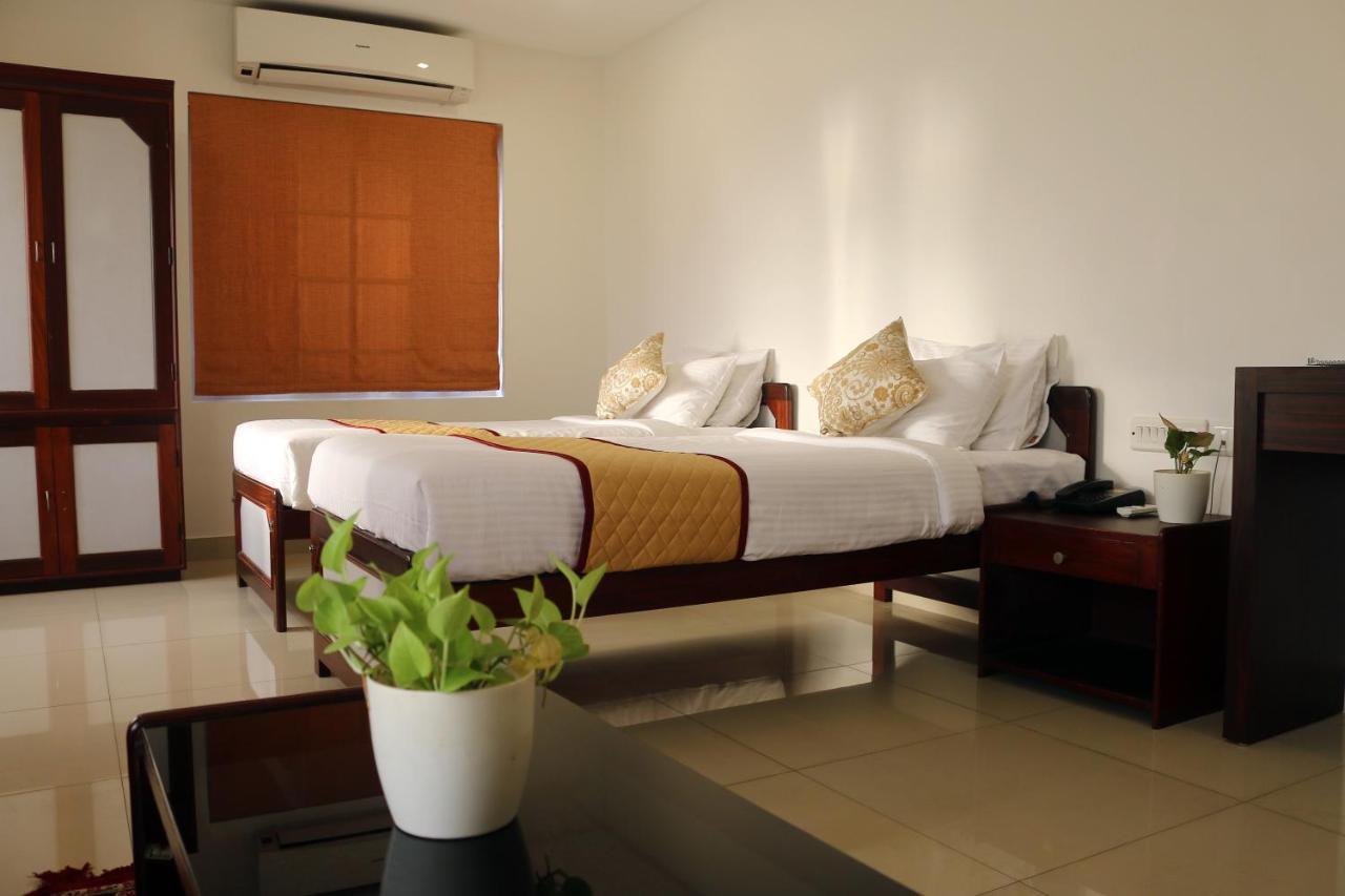 The Rubis Hotel Kottakkal Bagian luar foto