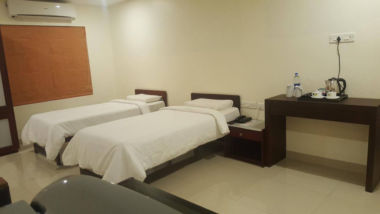 The Rubis Hotel Kottakkal Bagian luar foto